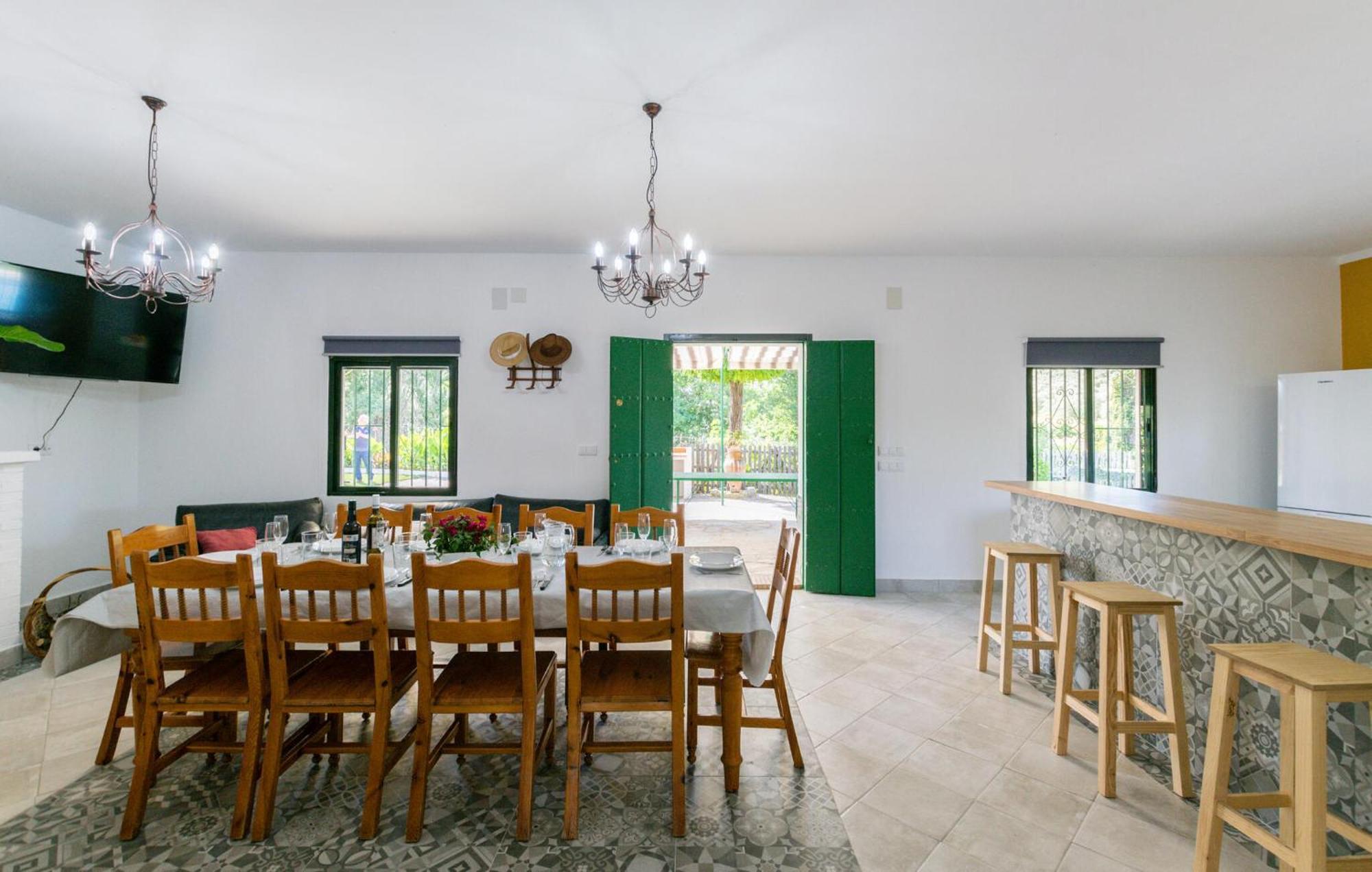 Vakantiehuis 6 Bedroom Amazing In La Puebla De Infan *